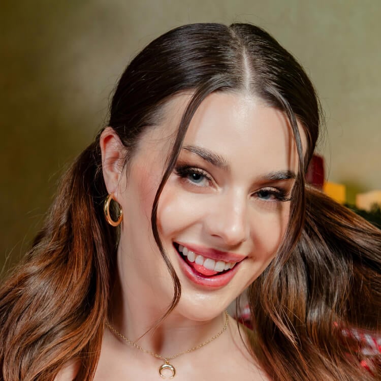Maddie Wren`s VR Porn Games